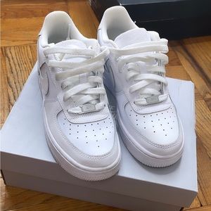 Air Force Size 4Y barely used in good condition, with box.